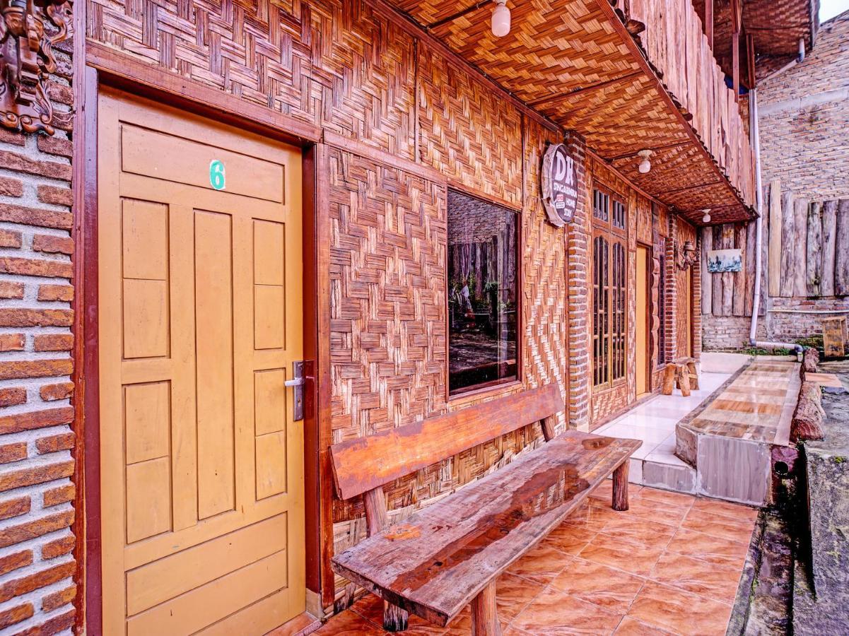 Oyo 90209 Dk Singarimbun Berastagi Homestay Exterior foto
