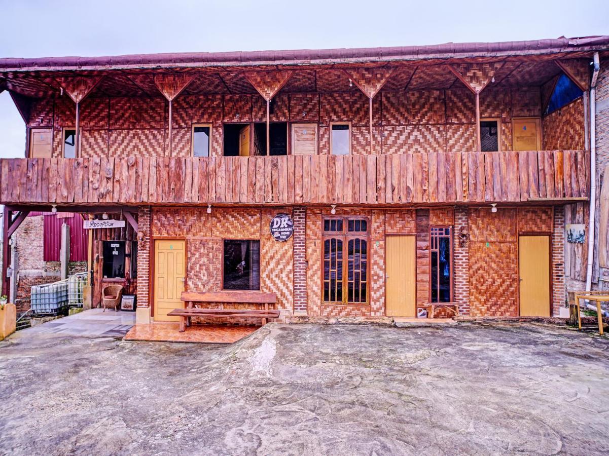 Oyo 90209 Dk Singarimbun Berastagi Homestay Exterior foto