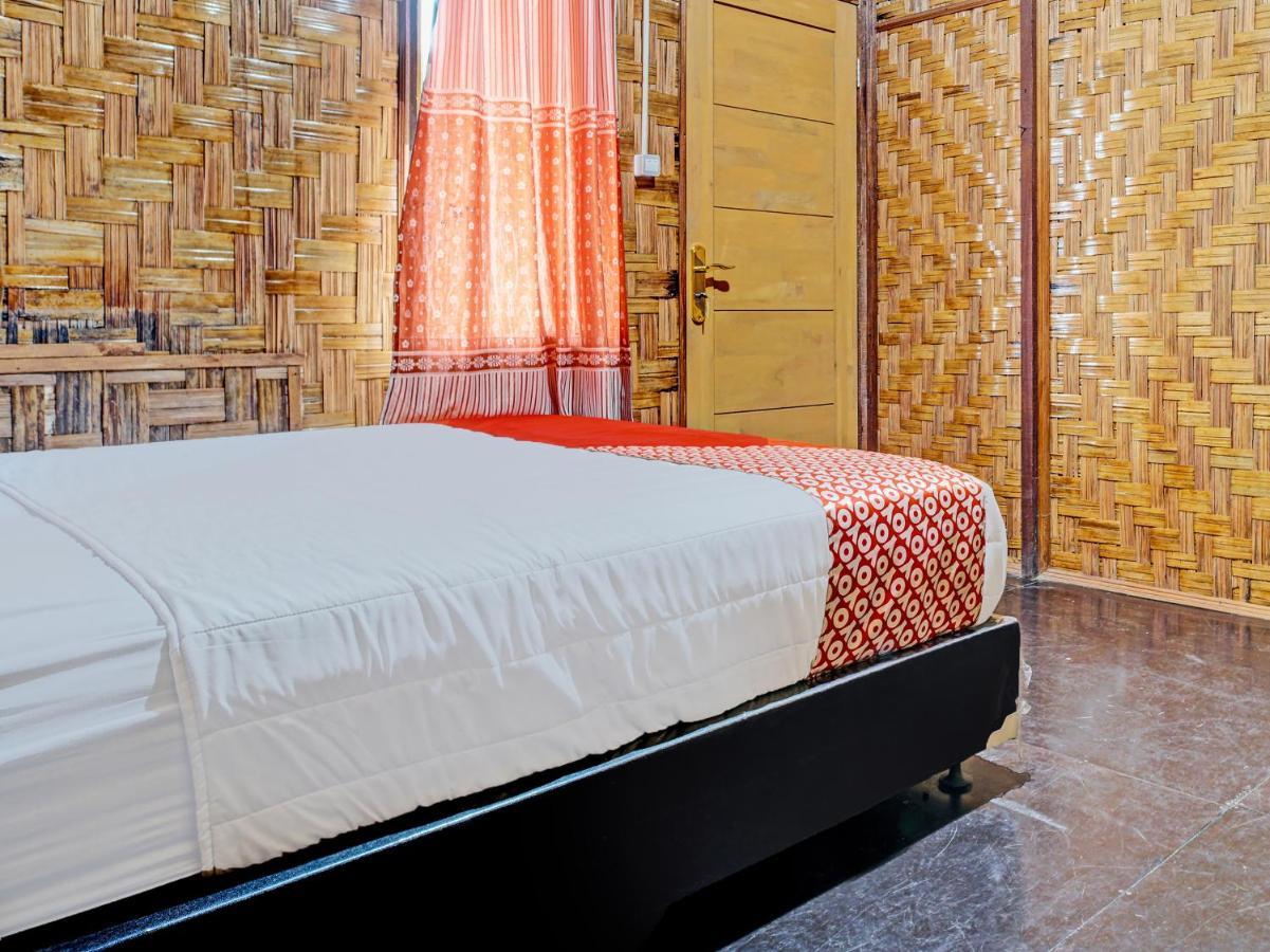 Oyo 90209 Dk Singarimbun Berastagi Homestay Exterior foto