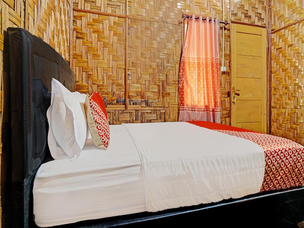 Oyo 90209 Dk Singarimbun Berastagi Homestay Exterior foto