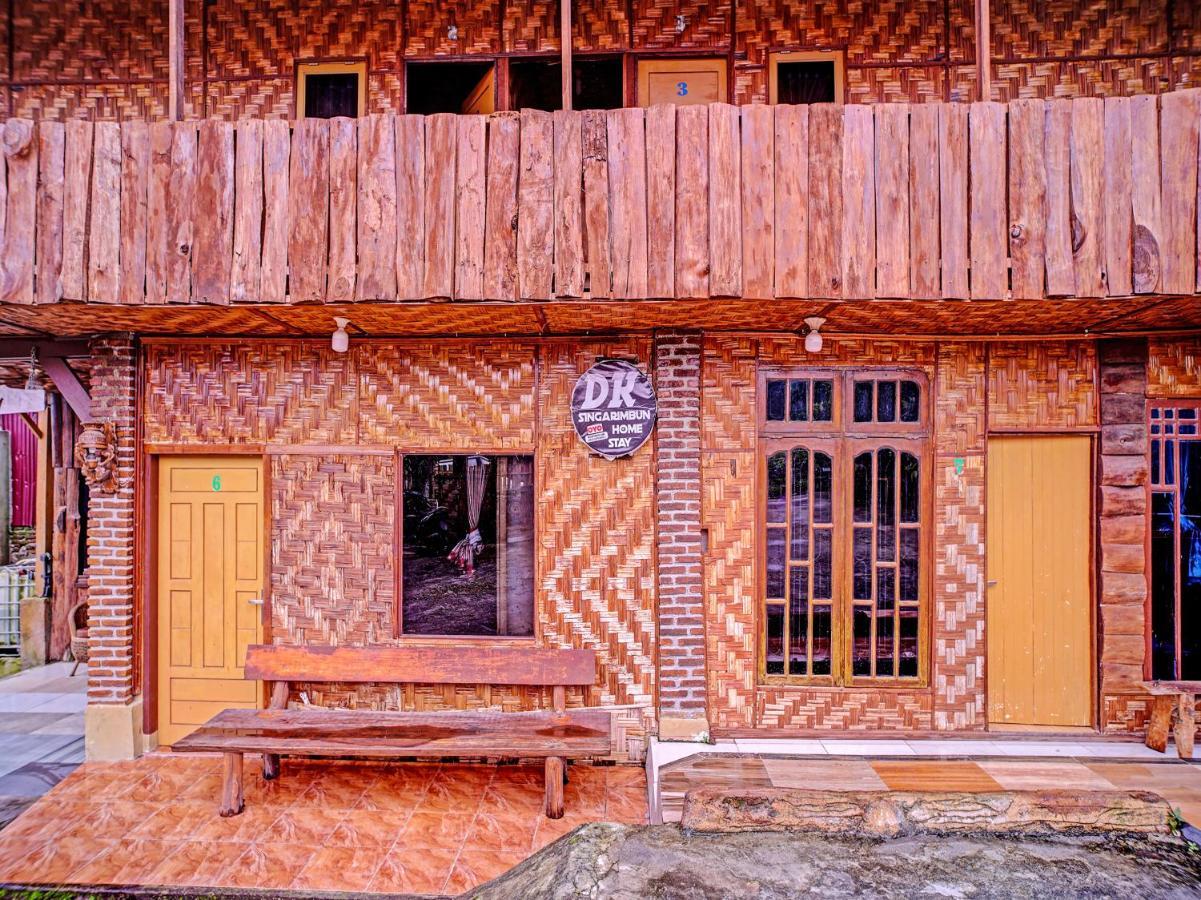 Oyo 90209 Dk Singarimbun Berastagi Homestay Exterior foto
